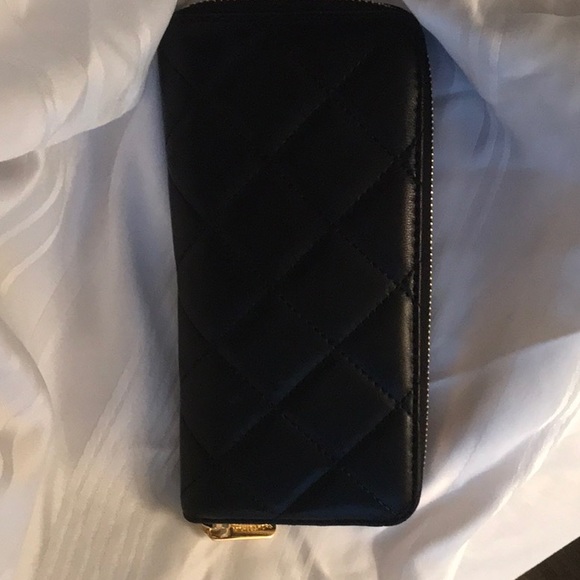 Padded clutch with classy plating on the front - Picture 2 of 7